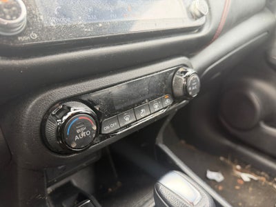 2021 Nissan Kicks SR Xtronic CVT