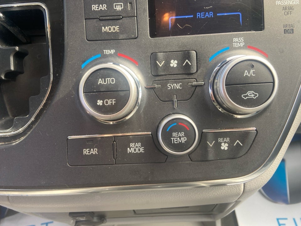 2018 Toyota Sienna LE 8 Passenger