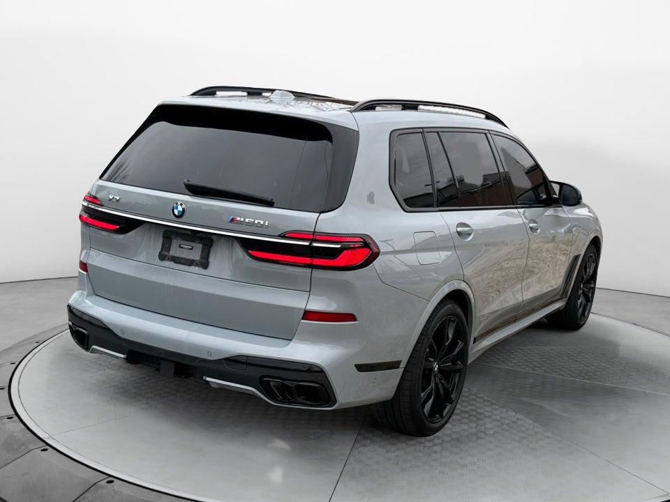 2023 BMW X7 M60i