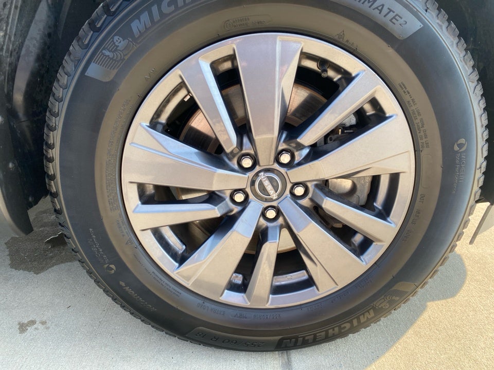 2022 Nissan Pathfinder SV