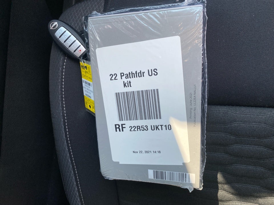 2022 Nissan Pathfinder SV