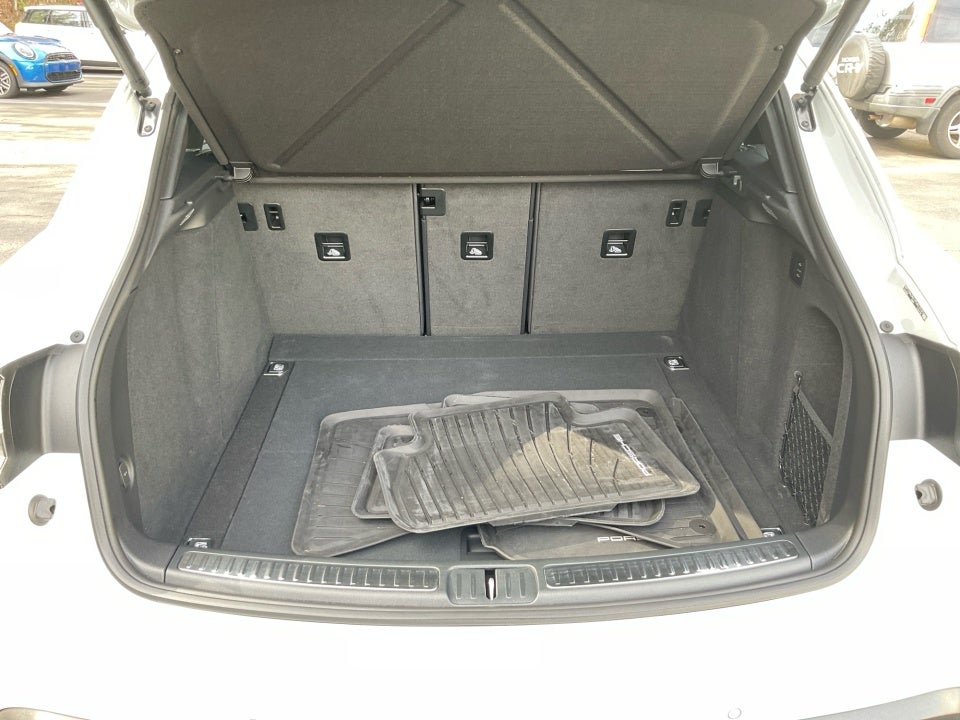 2023 Porsche Macan T