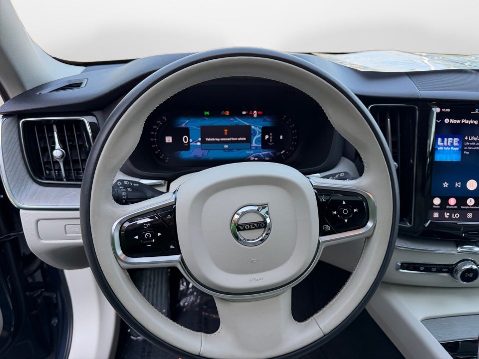 2024 Volvo XC60 Plus Dark Theme