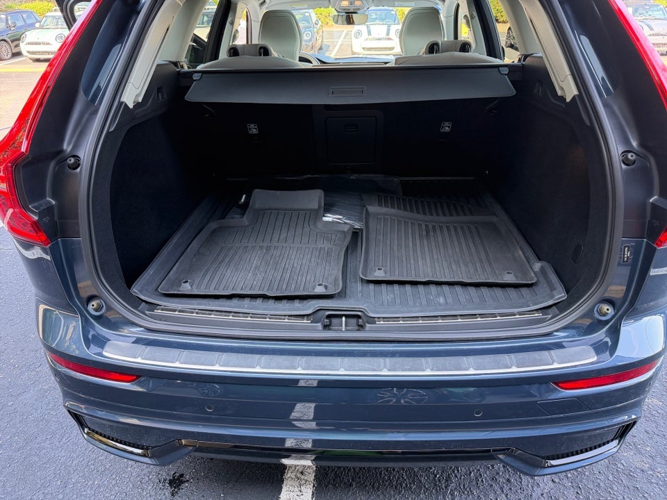 2024 Volvo XC60 Plus Dark Theme