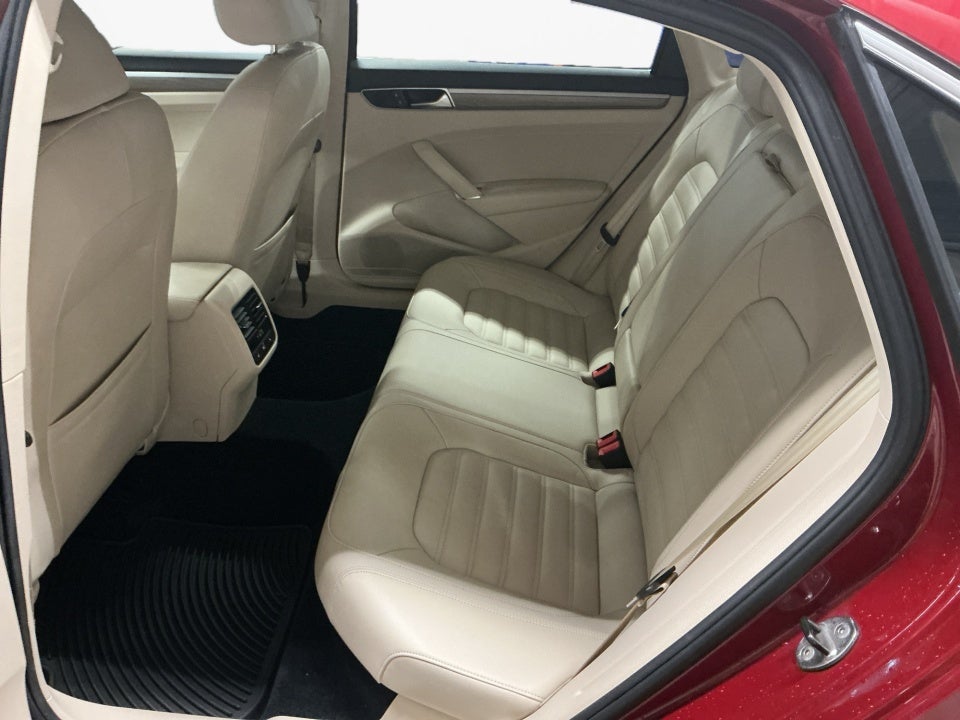 2017 Volkswagen Passat 1.8T SEL Premium