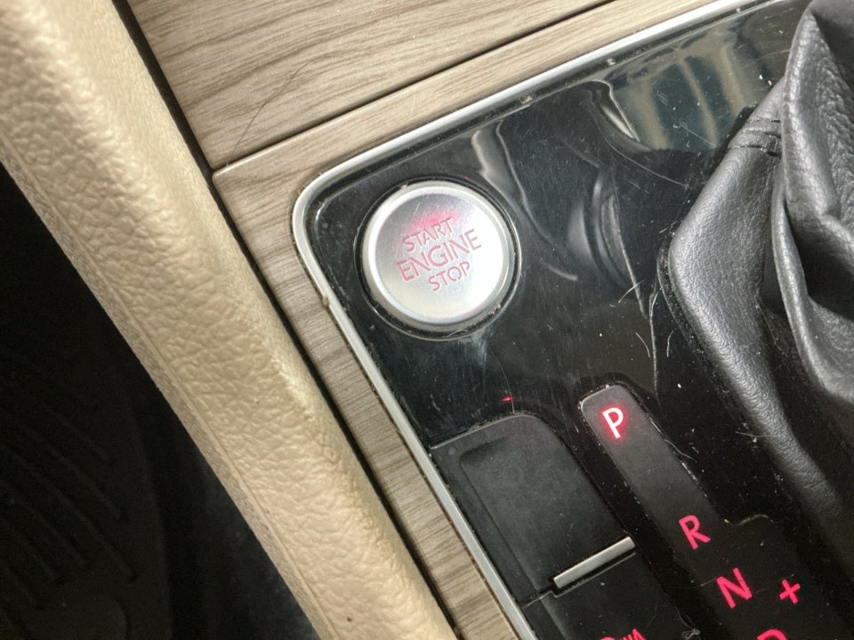 2017 Volkswagen Passat 1.8T SEL Premium