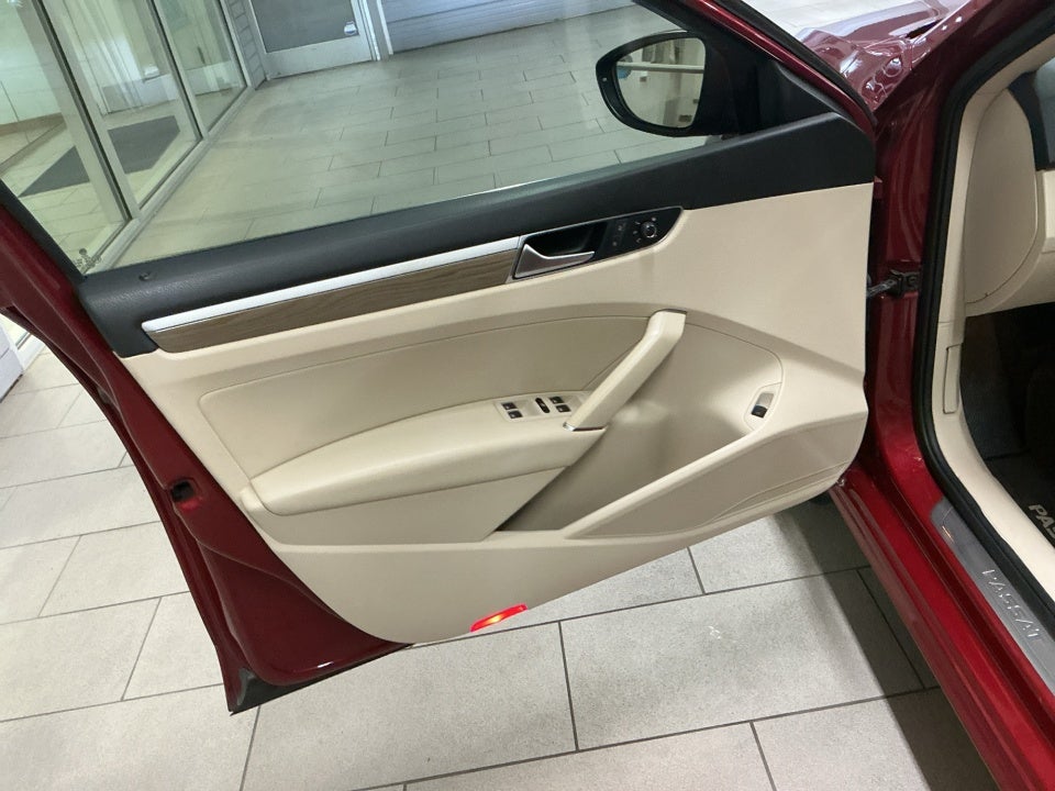 2017 Volkswagen Passat 1.8T SEL Premium