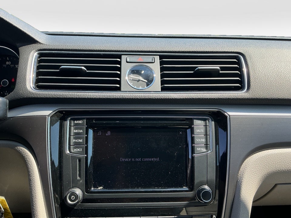 2017 Volkswagen Passat 1.8T R-Line