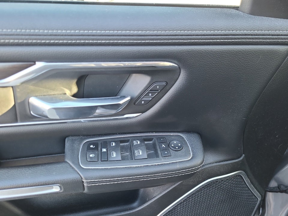 2022 RAM 1500 Laramie Crew Cab 4x4 5'7" Box