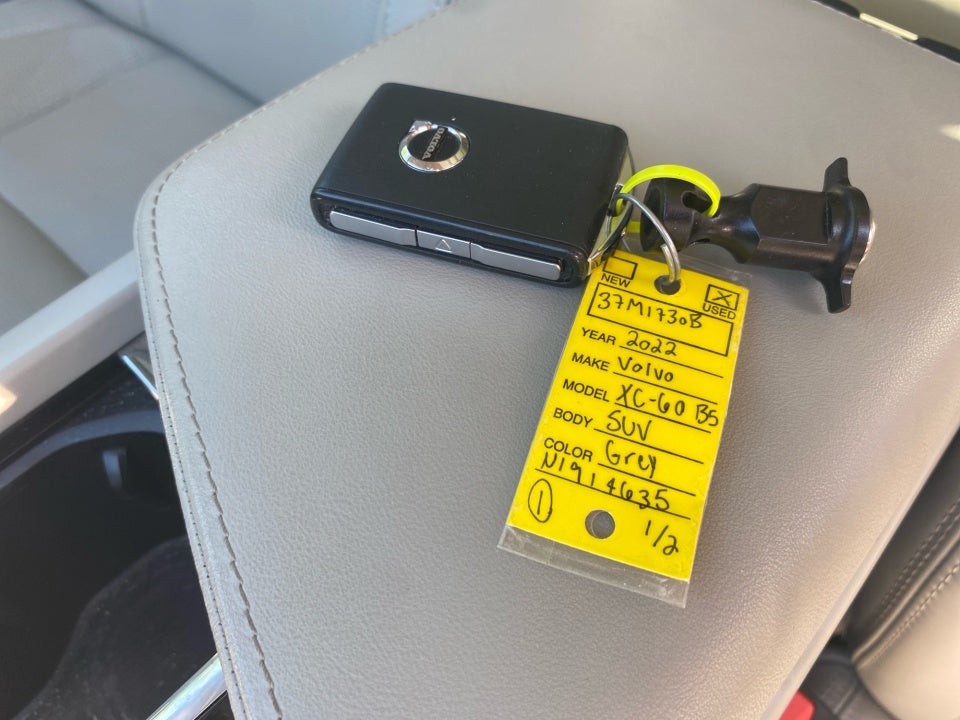 2022 Volvo XC60 B5 Inscription