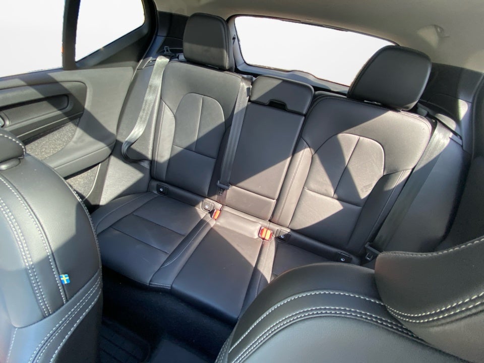 2024 Volvo XC40 B5 Ultimate Bright Theme