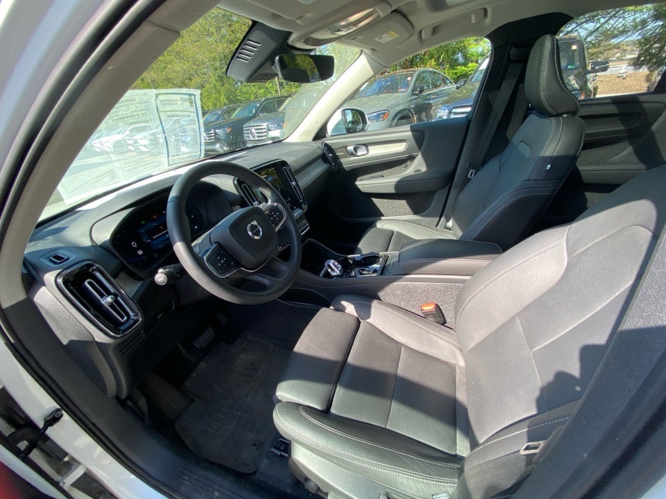 2024 Volvo XC40 B5 Ultimate Bright Theme