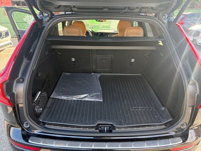 2023 Volvo XC60 B6 Ultimate Dark Theme