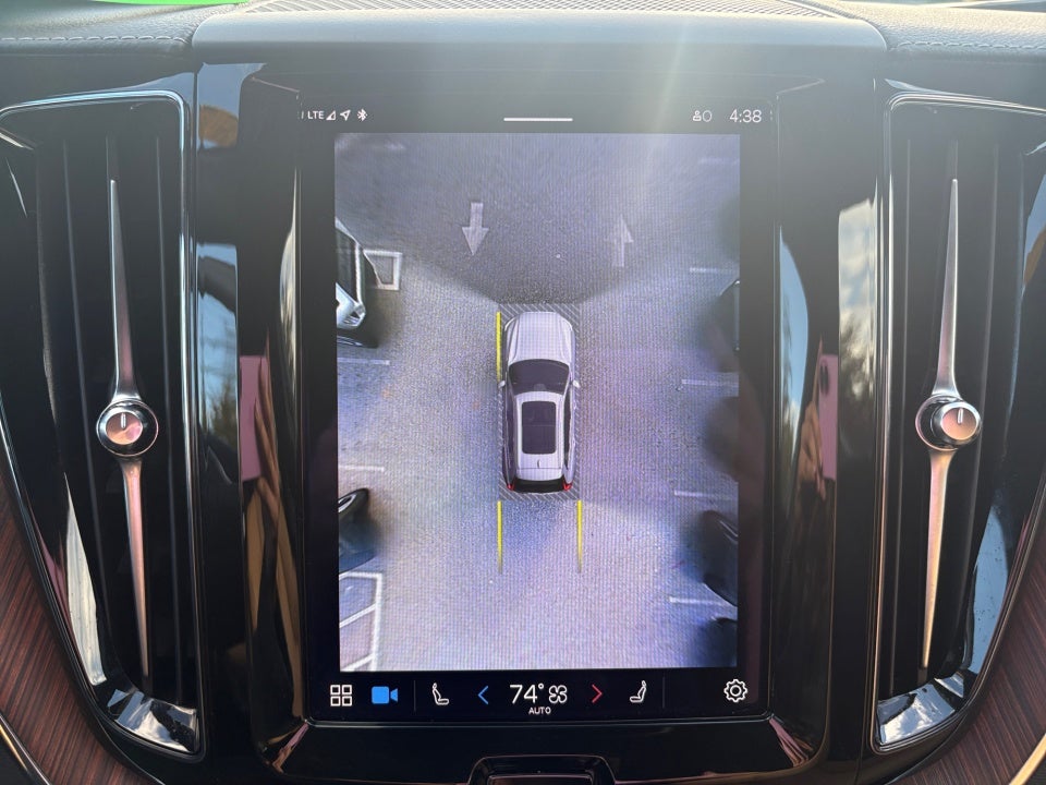 2023 Volvo XC60 B6 Ultimate Dark Theme