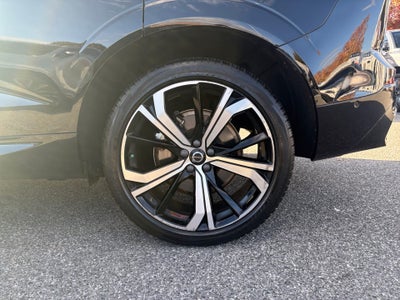 2023 Volvo XC60 B6 Ultimate Dark Theme