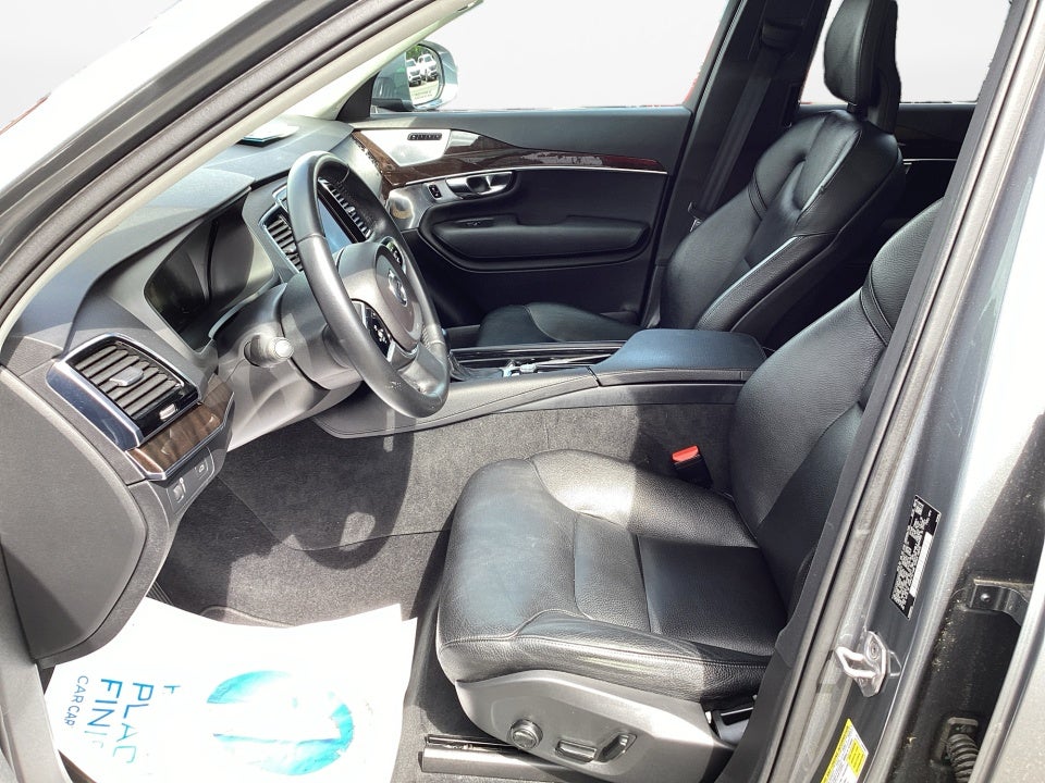2016 Volvo XC90 T6 Momentum