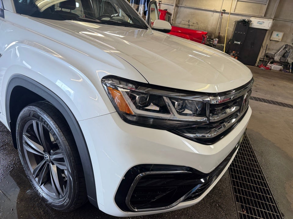 2022 Volkswagen Atlas Cross Sport 2.0T SEL R-Line