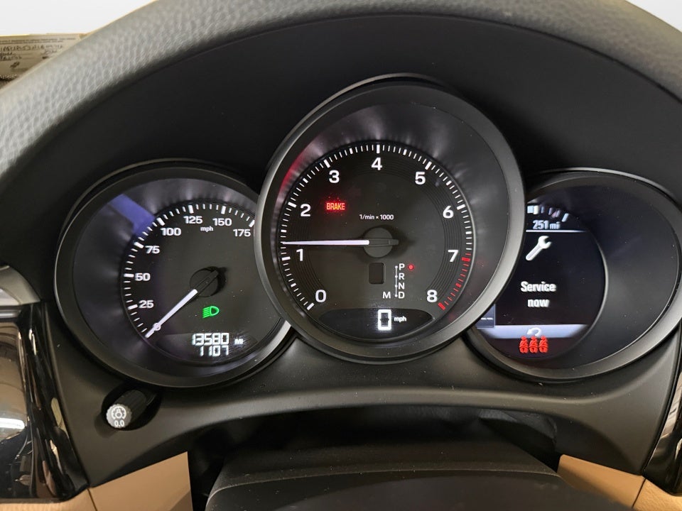 2022 Porsche Macan AWD