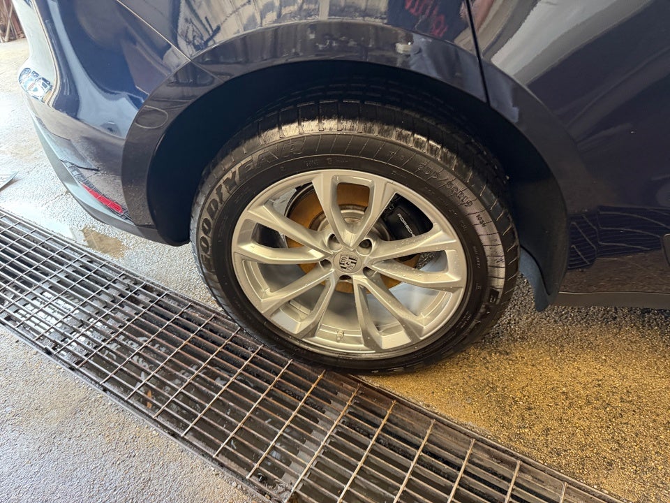 2022 Porsche Macan AWD