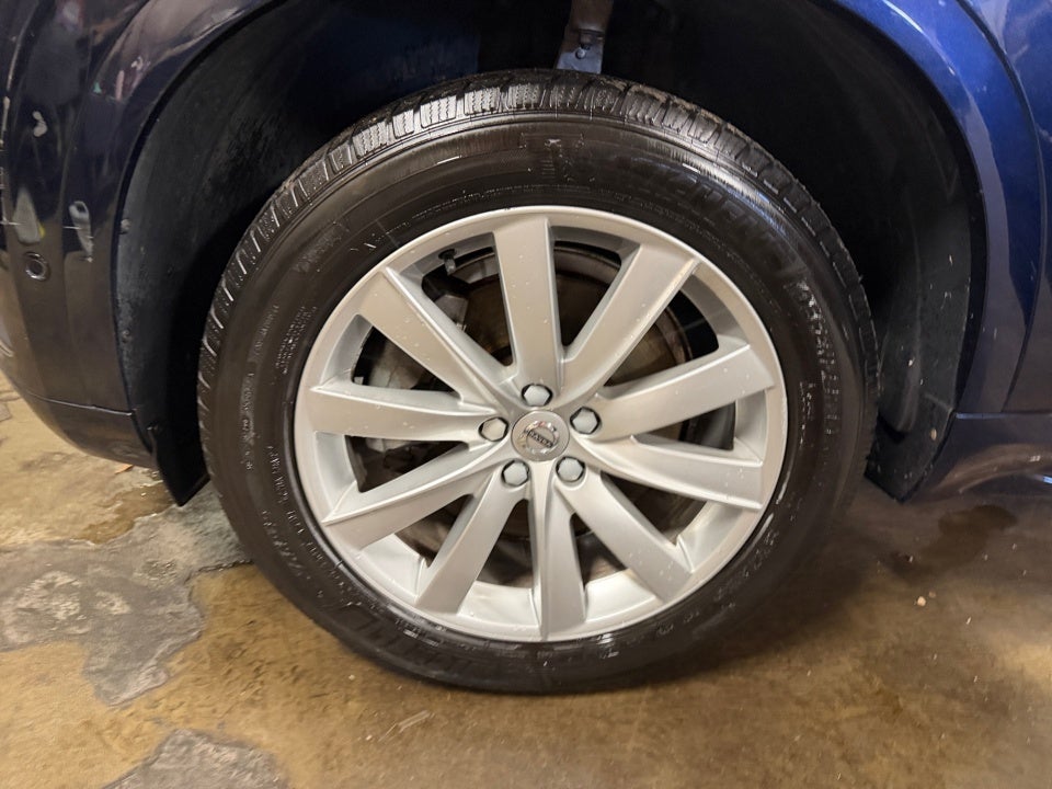 2019 Volvo XC90 T6 Momentum