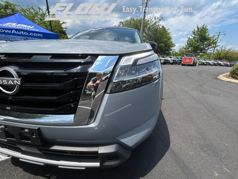 2024 Nissan Pathfinder SL