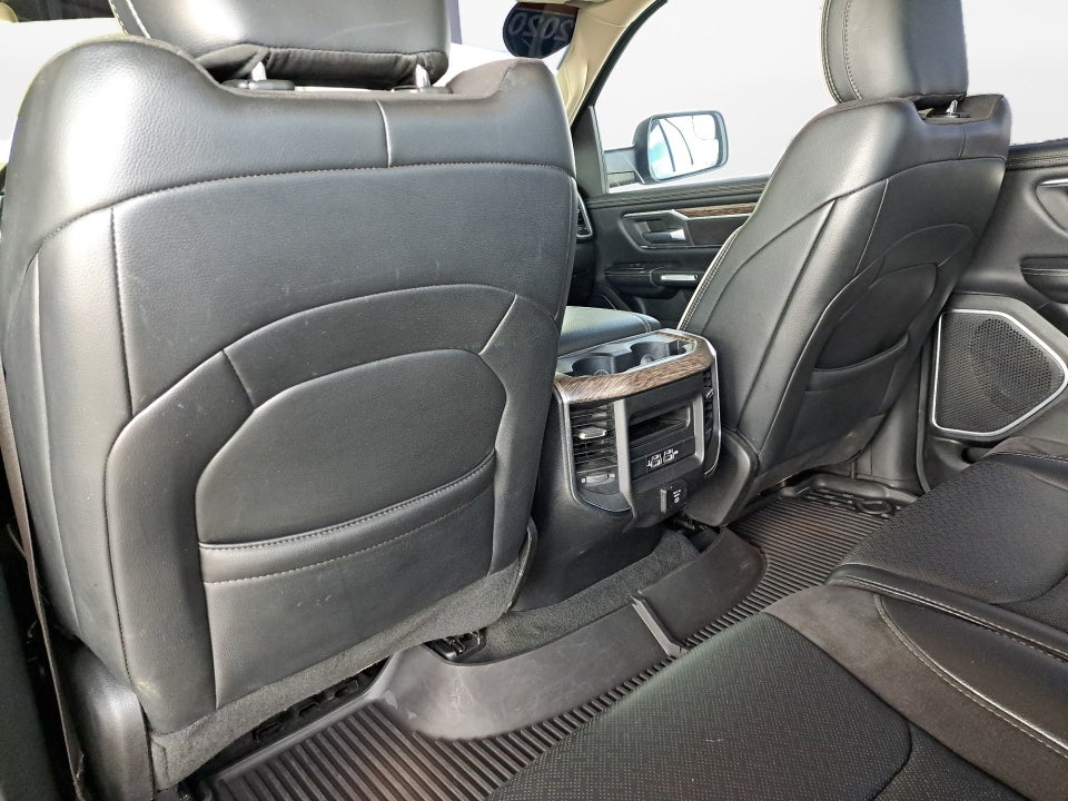 2020 RAM 1500 Laramie Crew Cab 4x4 6'4" Box