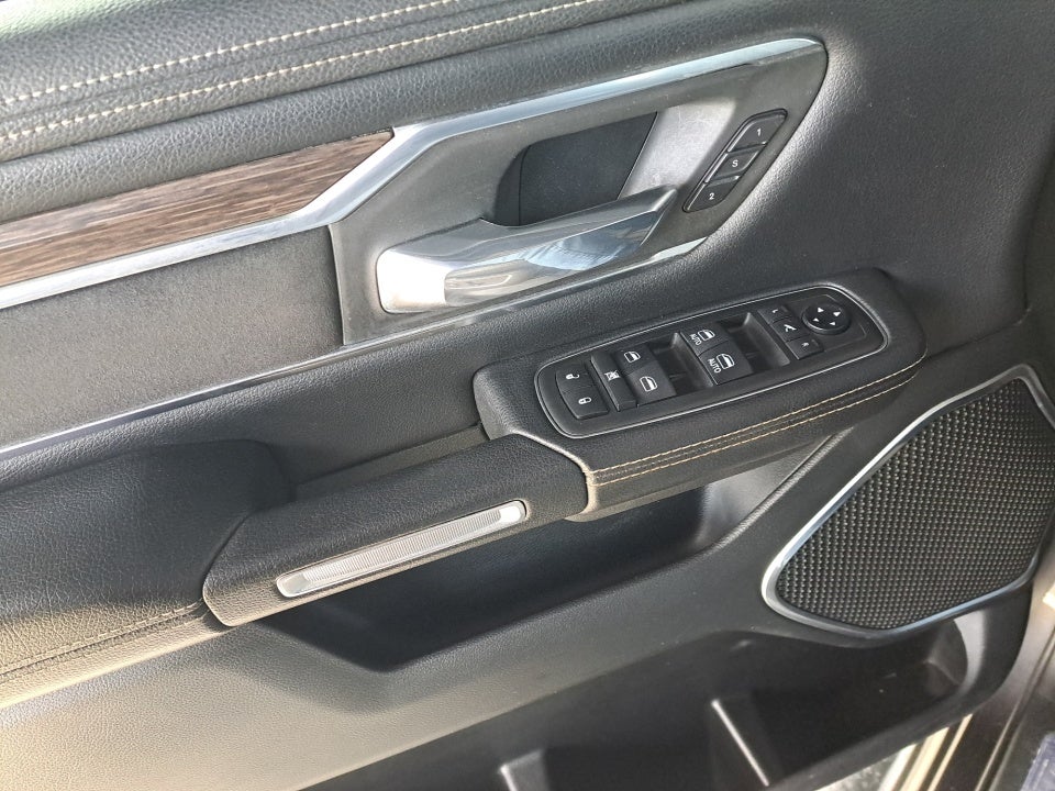 2020 RAM 1500 Laramie Crew Cab 4x4 6'4" Box