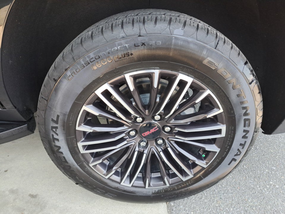 2025 GMC Yukon Elevation