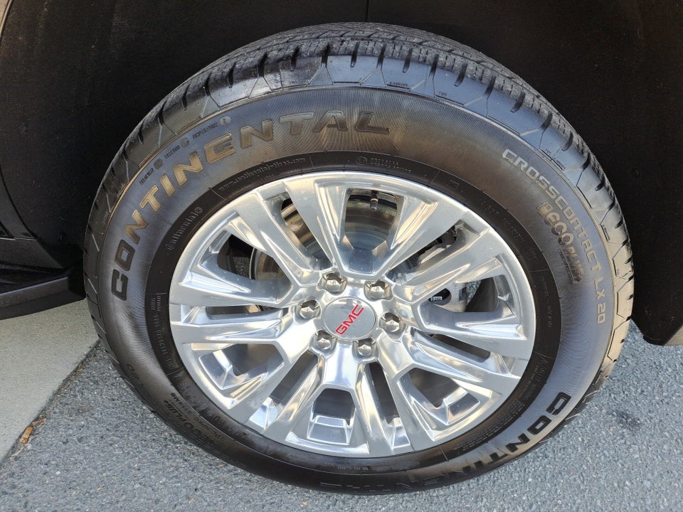 2025 GMC Yukon 4WD Denali
