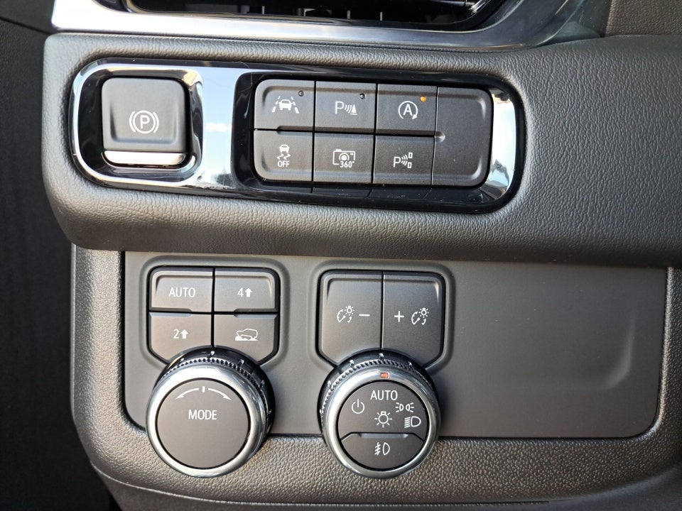 2025 GMC Yukon 4WD Denali
