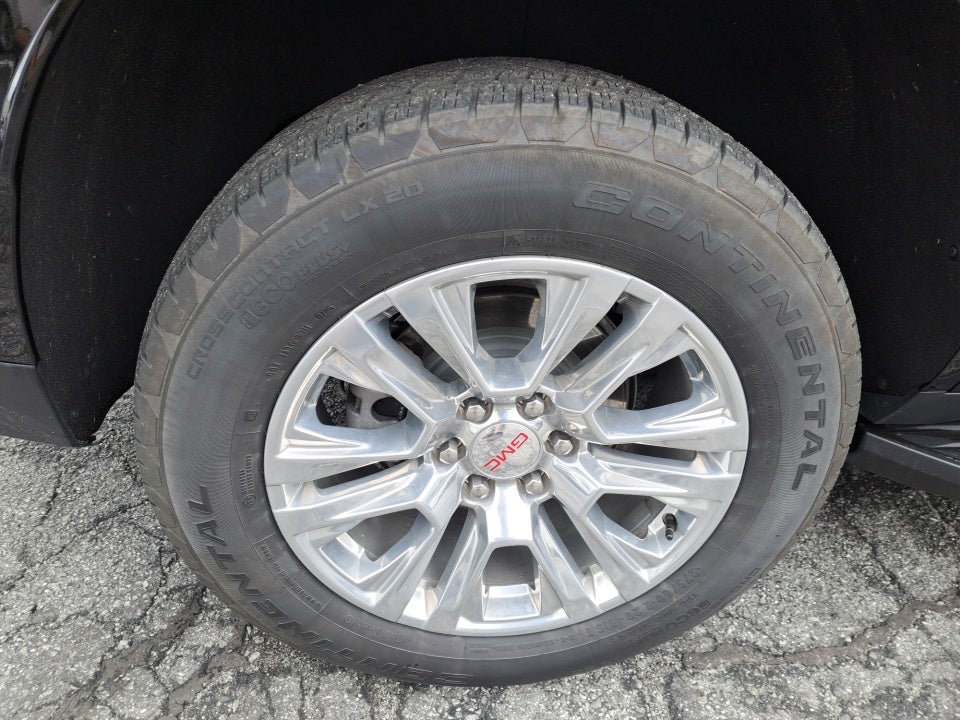 2025 GMC Yukon 4WD Denali