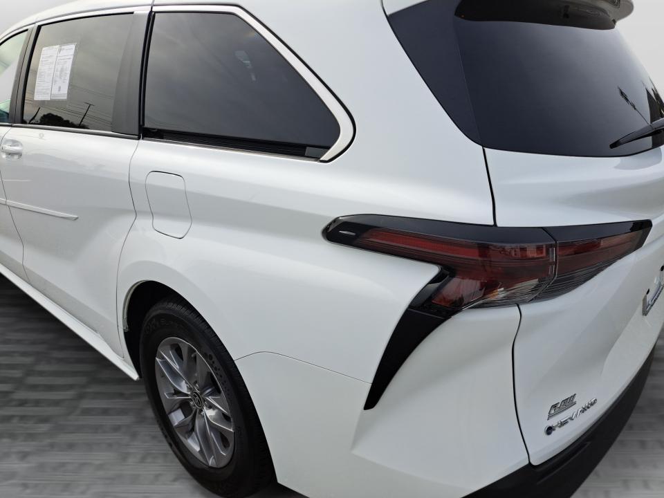 2025 Toyota Sienna LE