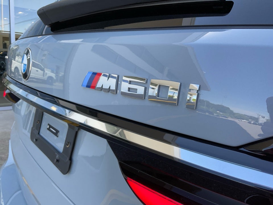 2024 BMW X7 M60i