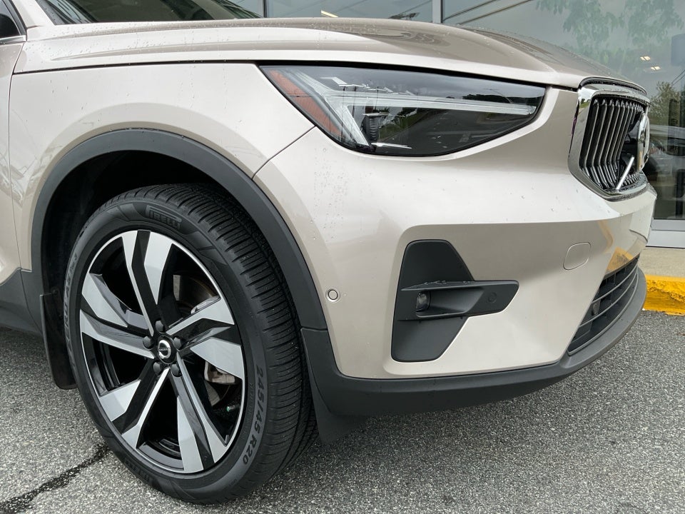 2024 Volvo XC40 B5 Plus Bright Theme