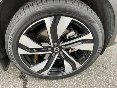 2024 Volvo XC40 B5 Plus Bright Theme