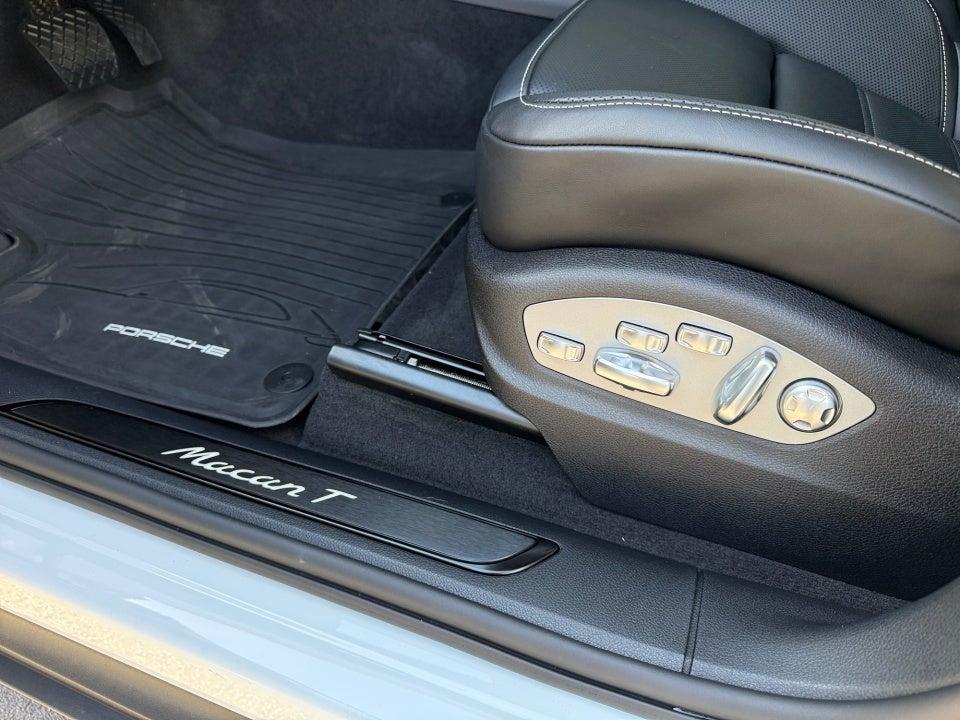2025 Porsche Macan T