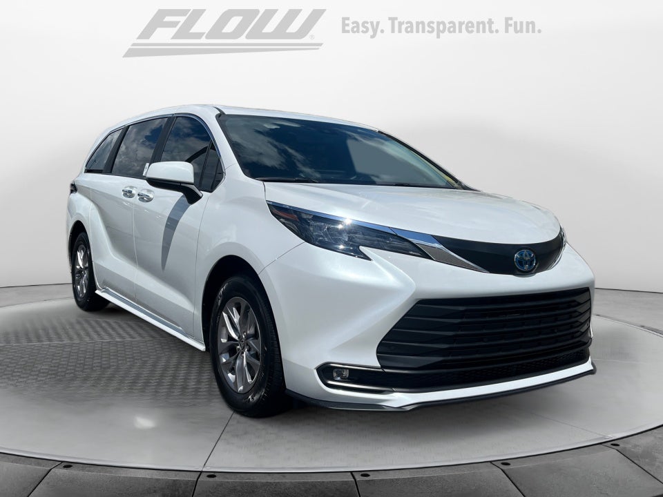 2025 Toyota Sienna XLE