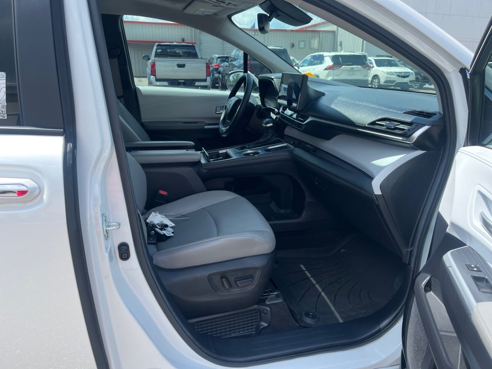 2025 Toyota Sienna XLE