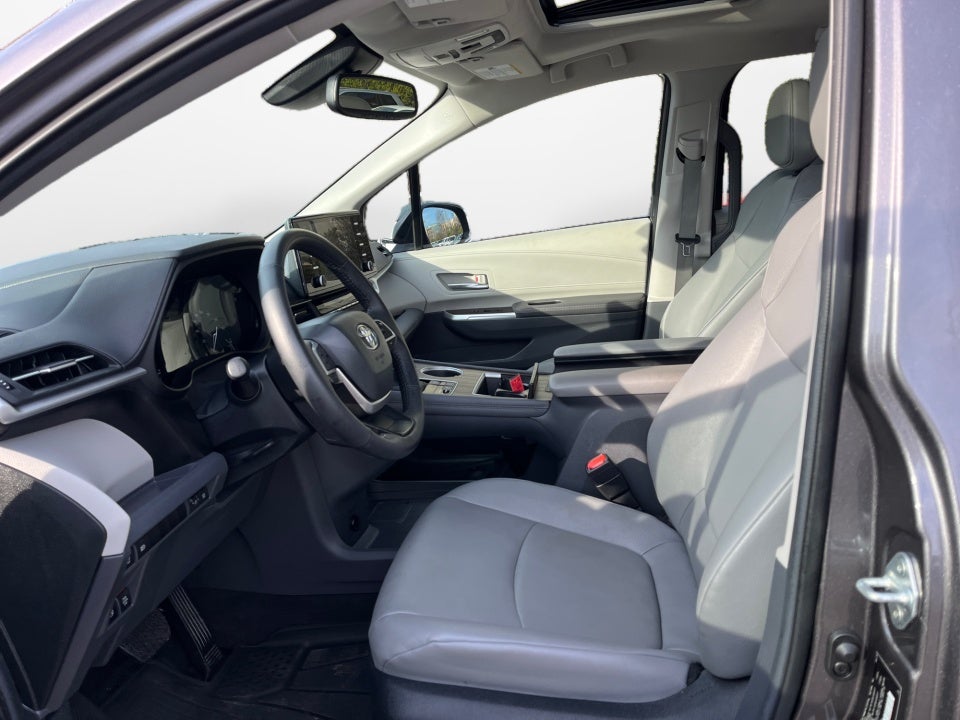 2024 Toyota SIENNA XLE XLE