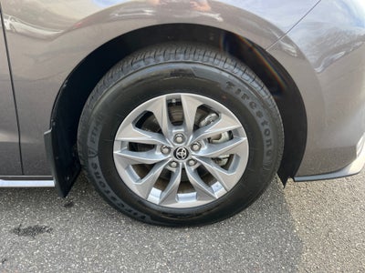 2024 Toyota SIENNA XLE XLE