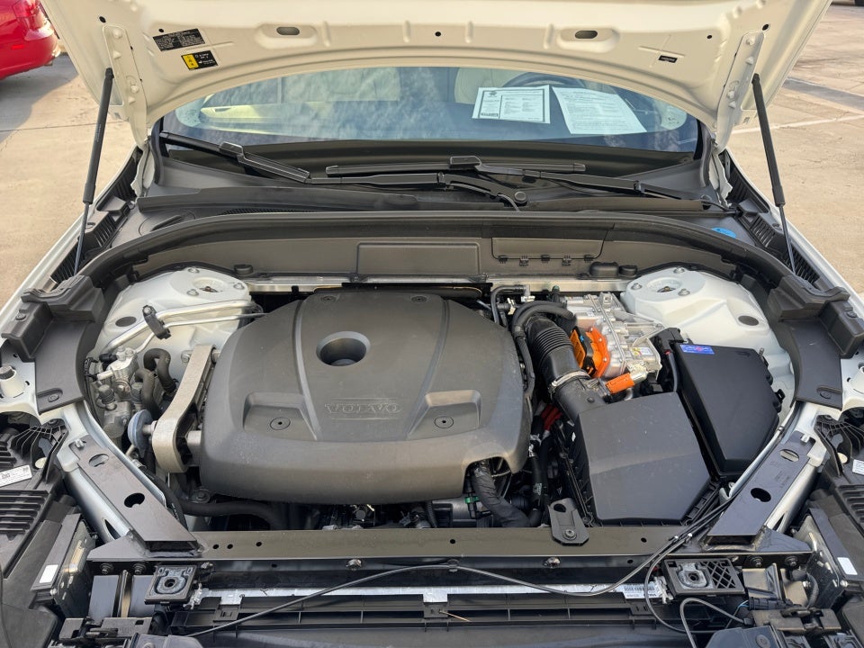 2023 Volvo XC60 Recharge Plug-In Hybrid T8 Plus Bright Theme