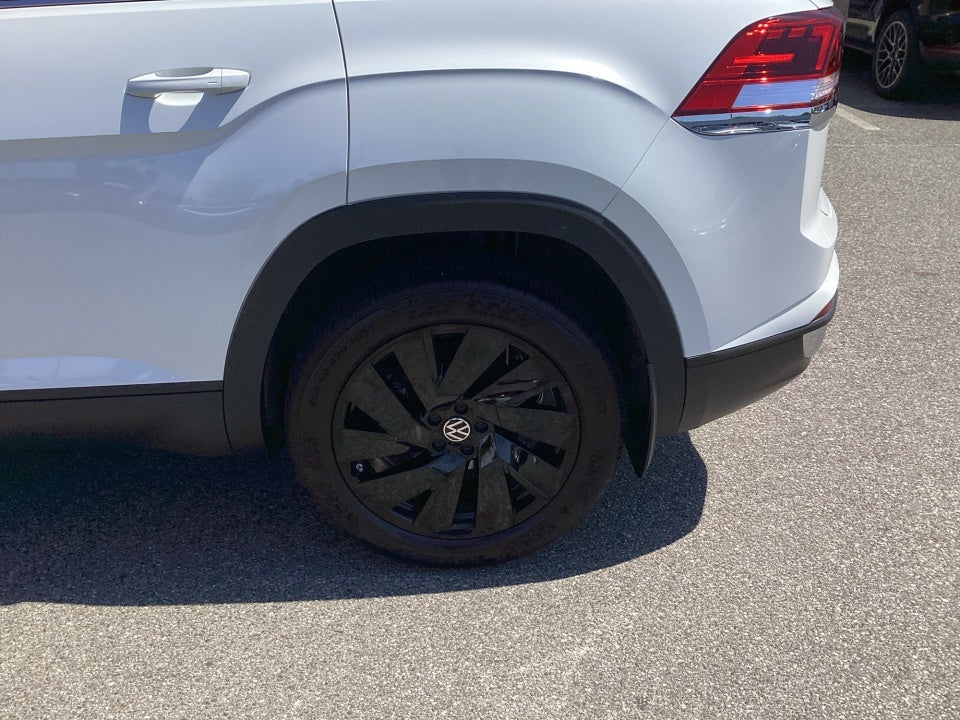2026 Volkswagen Atlas Cross Sport SE with Technology