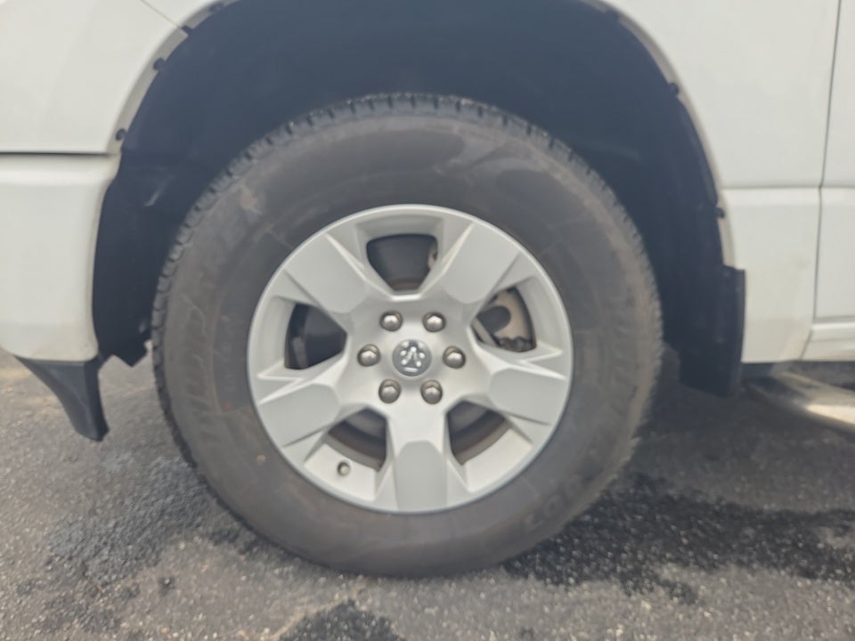 2022 RAM 1500 Big Horn Crew Cab 4x4 5'7" Box