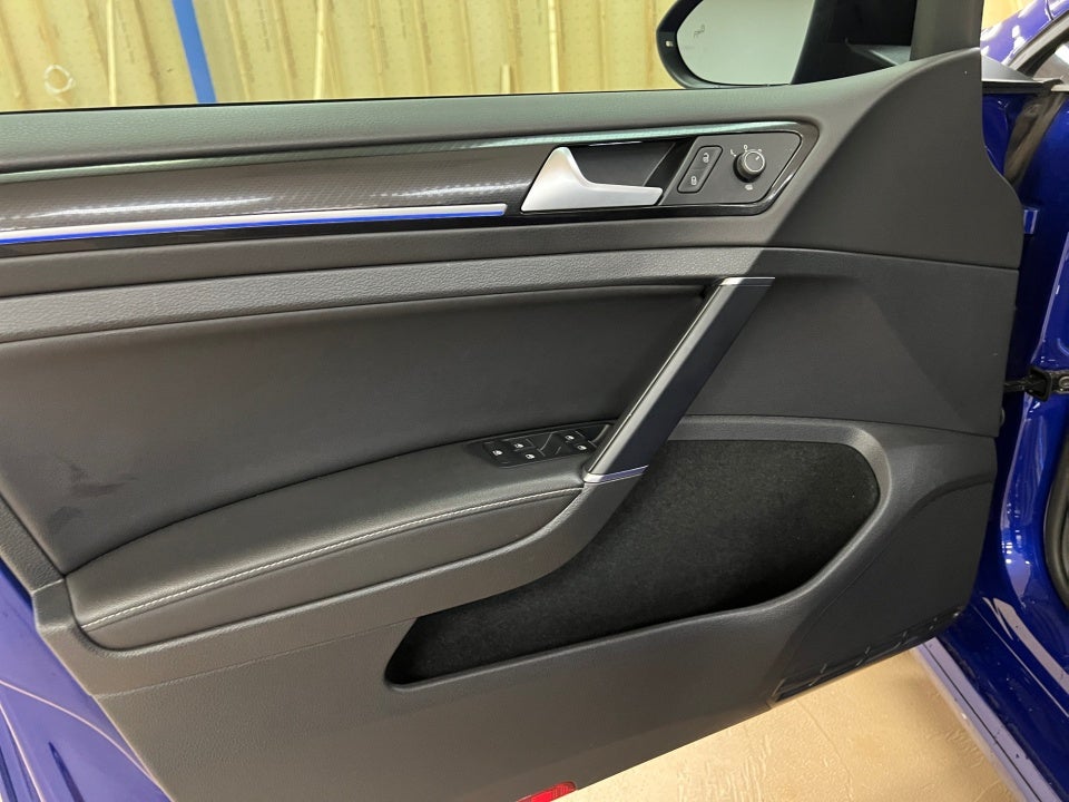 2017 Volkswagen Golf R 4-Door w/DCC & Navigation