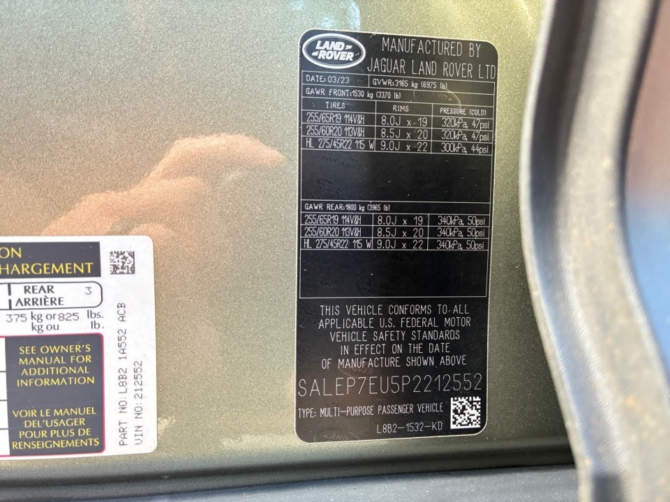 2023 Land Rover Defender SE