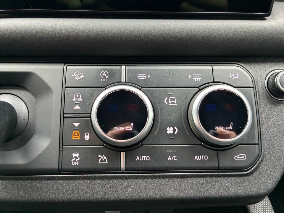 2023 Land Rover Defender 110 V8
