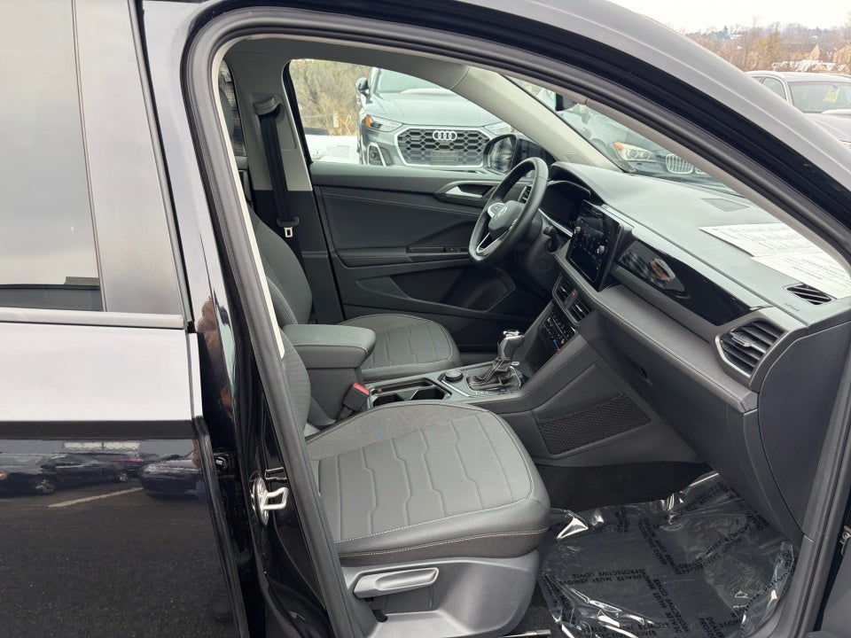 2025 Volkswagen Taos 1.5T SE Black