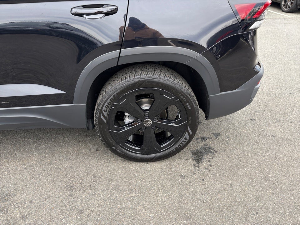 2026 Volkswagen Taos SE Black