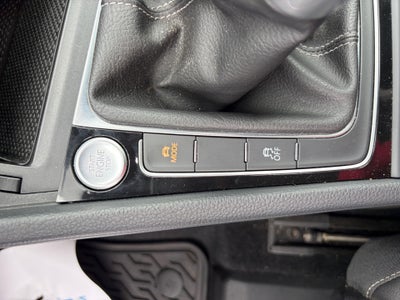 2019 Volkswagen Golf R 2.0T w/DCC & Navigation (M6)