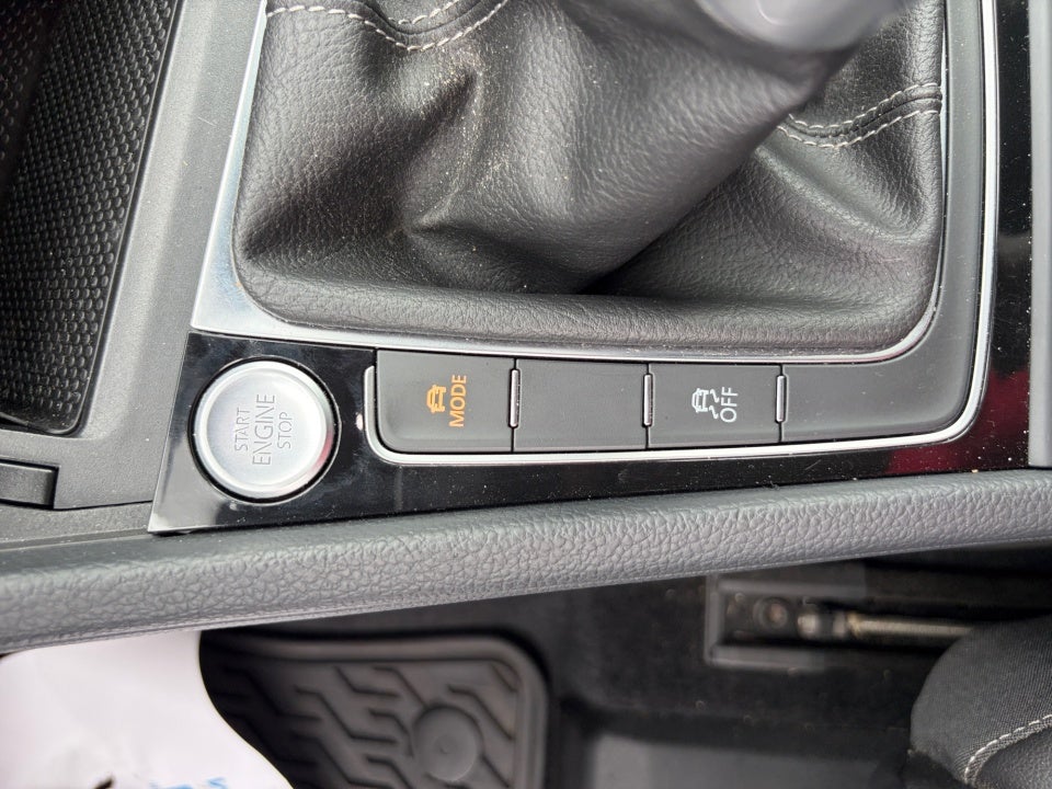 2019 Volkswagen Golf R 2.0T w/DCC & Navigation (M6)